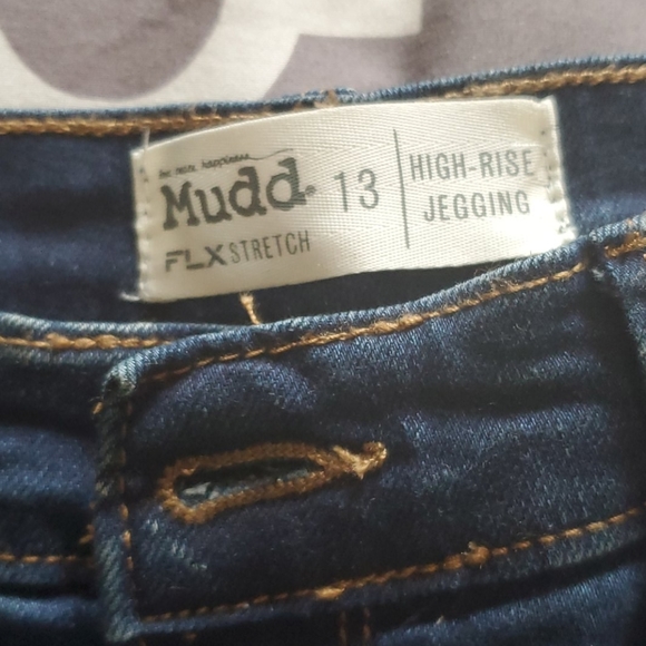 These cute jeans don't fit me anymore! - Picture 2 of 4
